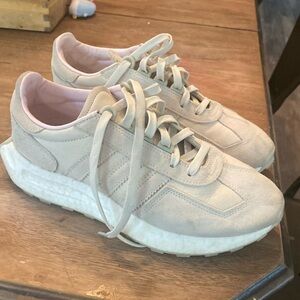 Adidas retro sneakers